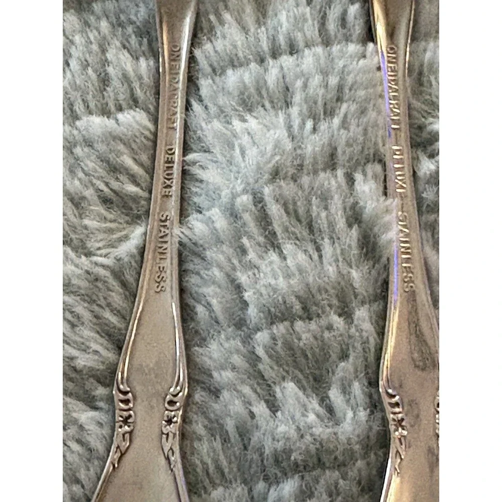 Oneida Craft Stainless Chateau 4 Salad Forks Deluxe